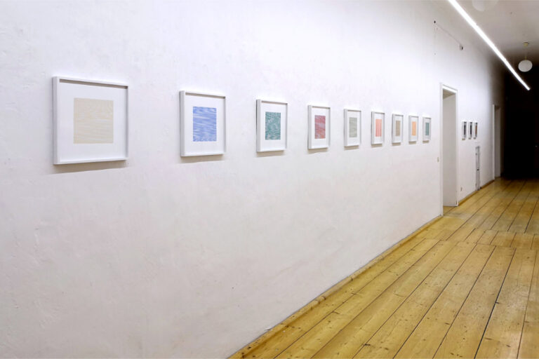 Yada Yada Yada
2019, Siebdruck auf Glas, vierteilig, transformierbar, 85 x 120 cm

Vibration Research (Serie)
2018, Siebdruck auf Papier, je 35 x 35 cm

Self Again 1,2,3
2019, Tusche auf Karton

Dark Drift
2019, Acryl und Lack auf Aludibond, 150 x 50 cm

Drift 01 und 02
2018, Aery[ und Lack auf Aludibond, zweiteilig, je 150 x 100 cm

Spot
2019, Acryl und Lack auf Aludibond

Arrow 03
2018, Acryl und Lack auf Aludibond

Creep
2019, Acryl und Lack auf Aludibond

Recall 02
2019, Acryl und Lack auf Aludibond, transformierbar

Driften 02 und 03 
2019, Acryl und Lack auf Aludibond

White Noise 1 und 2
2019, Siebdruck auf Acrylglas, je 100 x 100 cm

Plac 01, 02, 04, 06 
2018, Acry[ auf Leinwand, je 70 x 70 cm